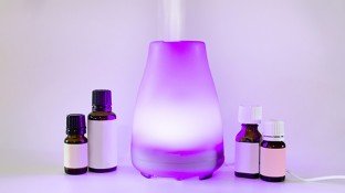 Diffusing Essential Oils 101: The Best Diffusers, How to Use Them & DIY Oil Blends