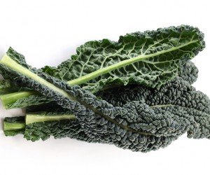 Lacianto kale (also known as black kale or Italian kale) is a flat kale that works better for juicing than curly kale