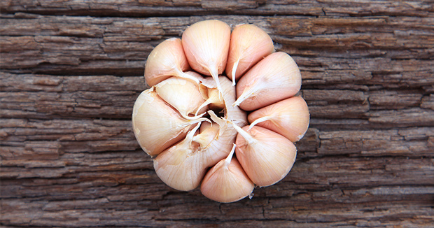 7 Cancer-Fighting Health Benefits of Garlic (+ Recipe)