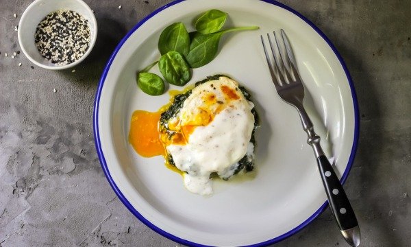 Curried Eggs Florentine Mornay {Turmeric Recipe}
